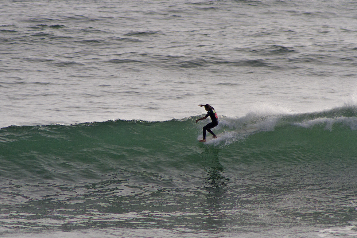 Actuación consistente en surf